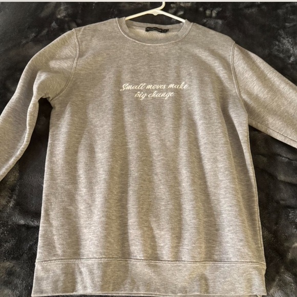 PrettyLittleThing Light Gray Slogan Sweatshirt - Picture 1 of 2